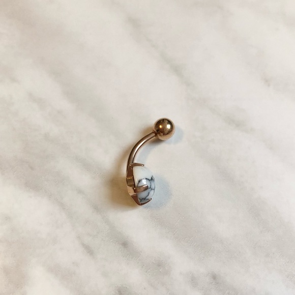 🎉 New Rose Gold Marble Bellybutton Ring - Picture 2 of 5
